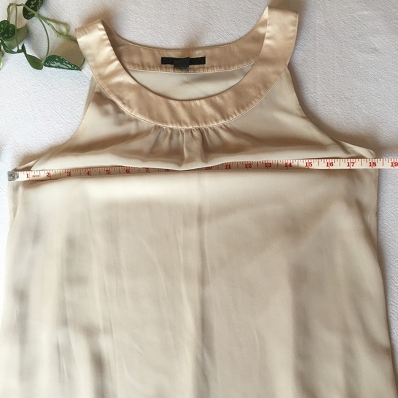 Pretty little silky shift dress. simple and effortless - Picture 2 of 5